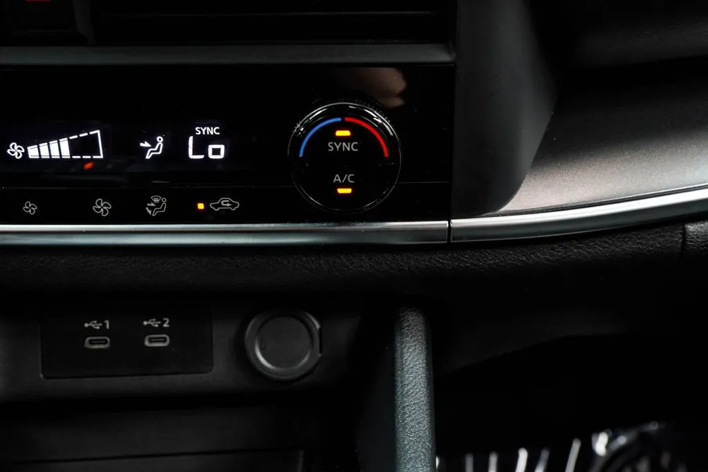 2025 Nissan Rogue SV, photo 26