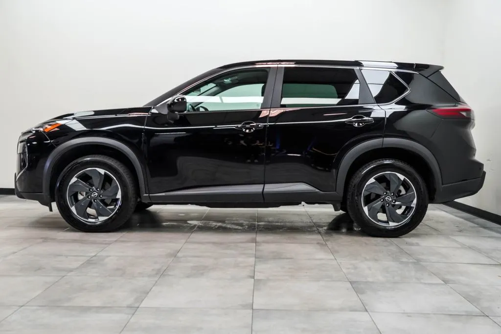 2025 Nissan Rogue SV, photo 9