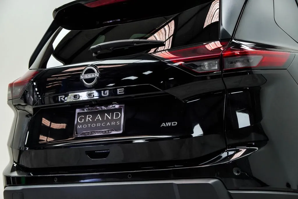 2025 Nissan Rogue SV, photo 13