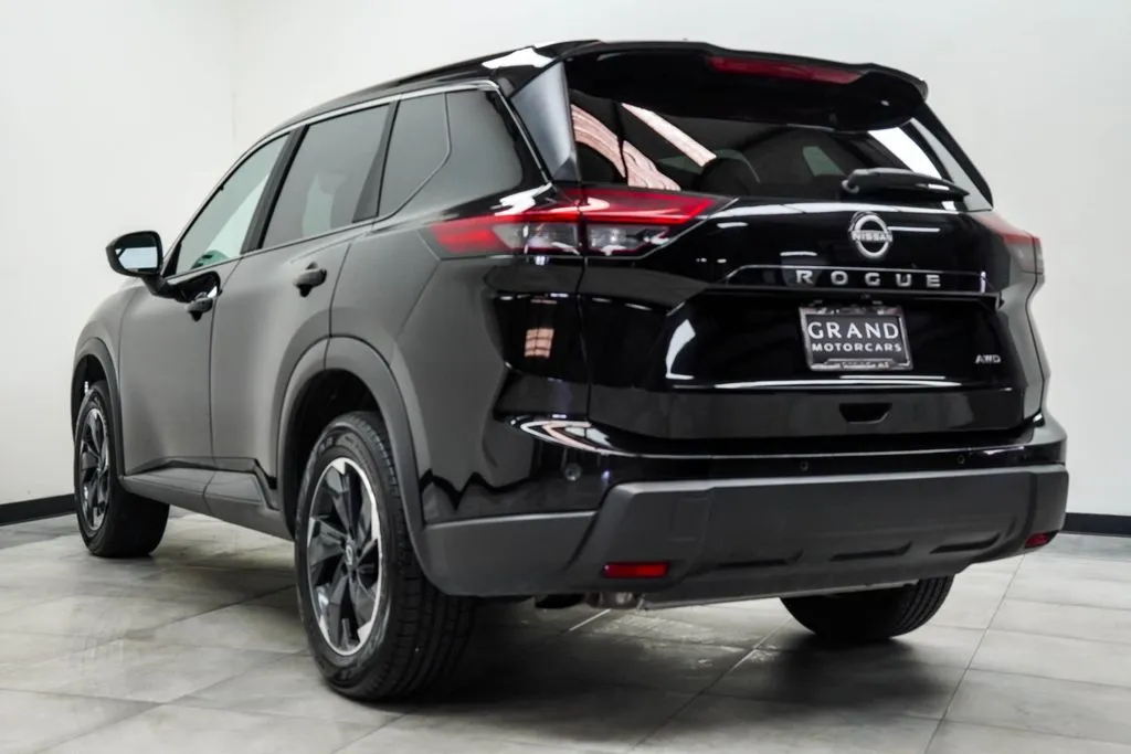 2025 Nissan Rogue SV, photo 11