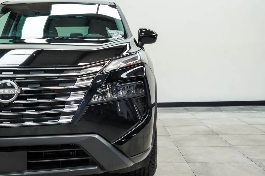 2025 Nissan Rogue SV, photo 7