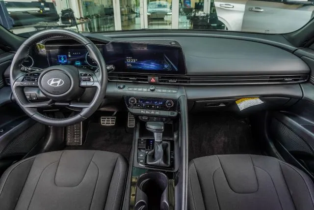 2025 Hyundai Elantra Hybrid SEL Sport, photo 18