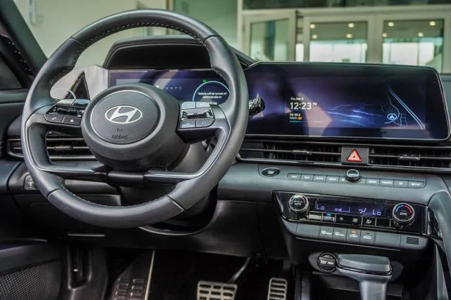 2025 Hyundai Elantra Hybrid SEL Sport, photo 16