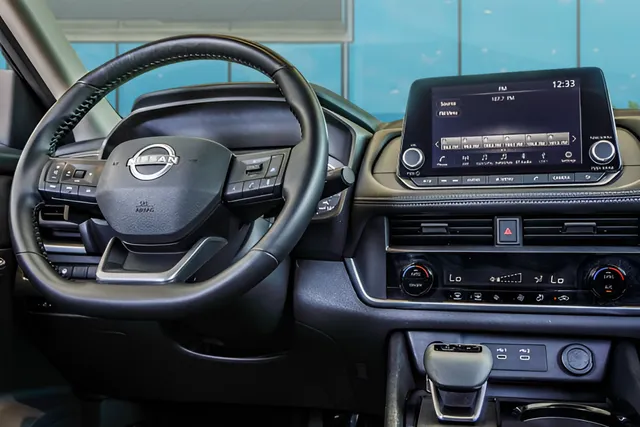 2025 Nissan Rogue SV, photo 13