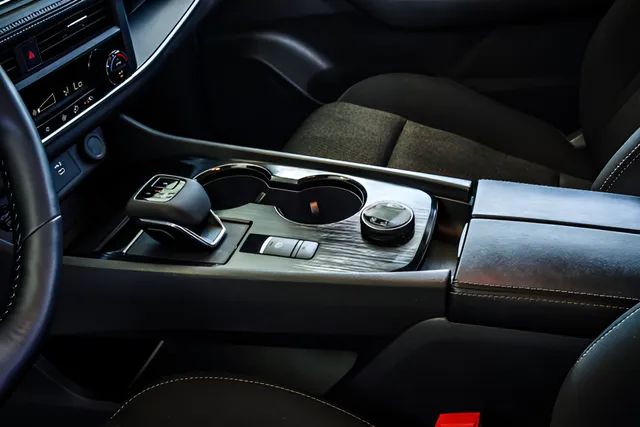 2025 Nissan Rogue SV, photo 15