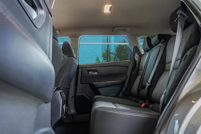 2025 Nissan Rogue SV, photo 32
