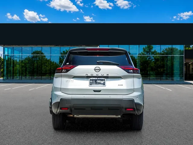 2025 Nissan Rogue SV, photo 5