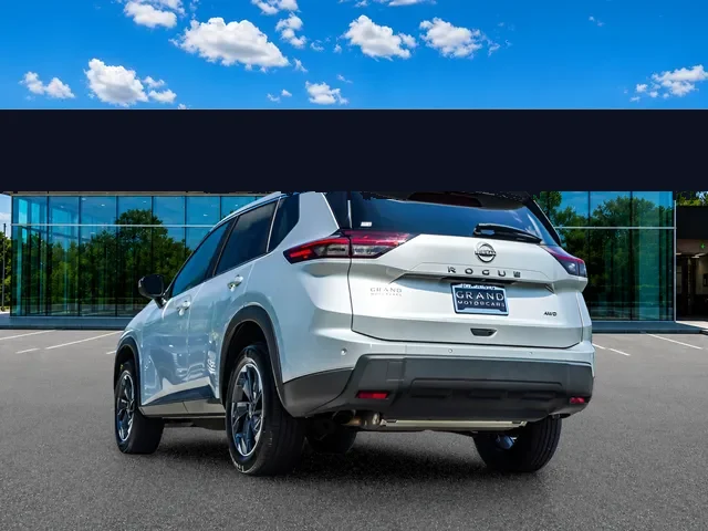 2025 Nissan Rogue SV, photo 4
