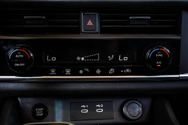 2025 Nissan Rogue SV, photo 17