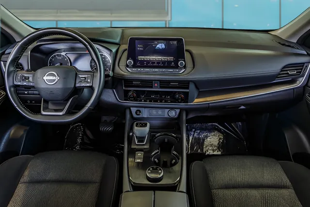 2025 Nissan Rogue SV, photo 10