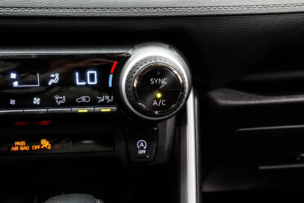 2024 Toyota RAV4 XLE, photo 19
