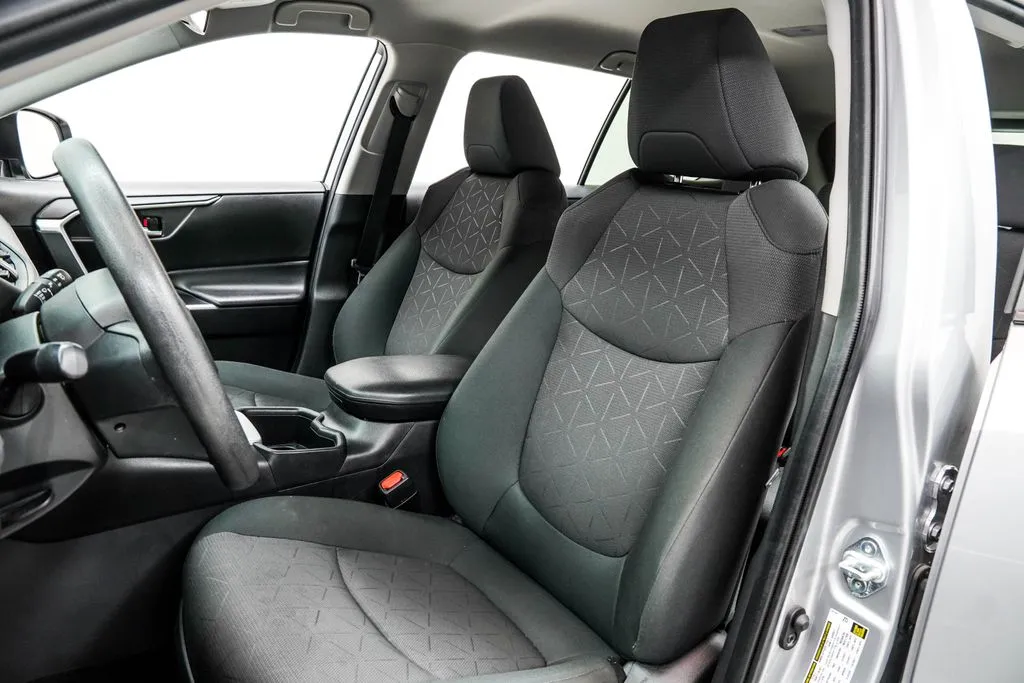 2024 Toyota RAV4 XLE, photo 6