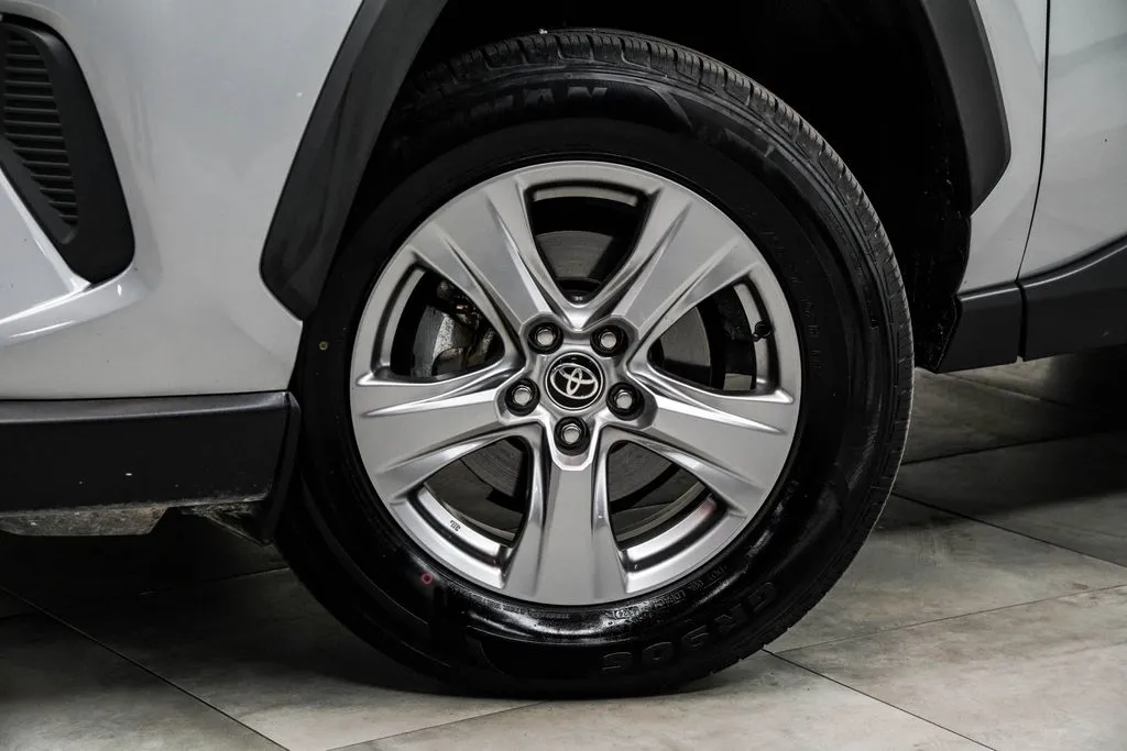 2024 Toyota RAV4 XLE, photo 2
