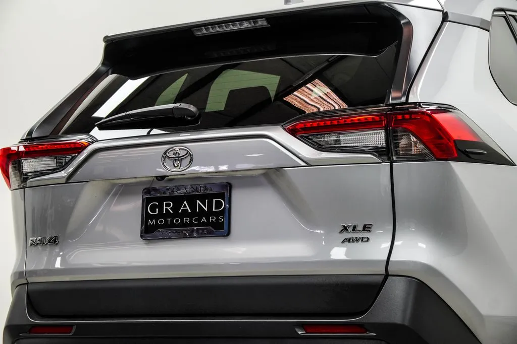 2024 Toyota RAV4 XLE, photo 11