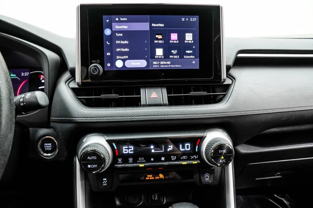 2024 Toyota RAV4 XLE, photo 17