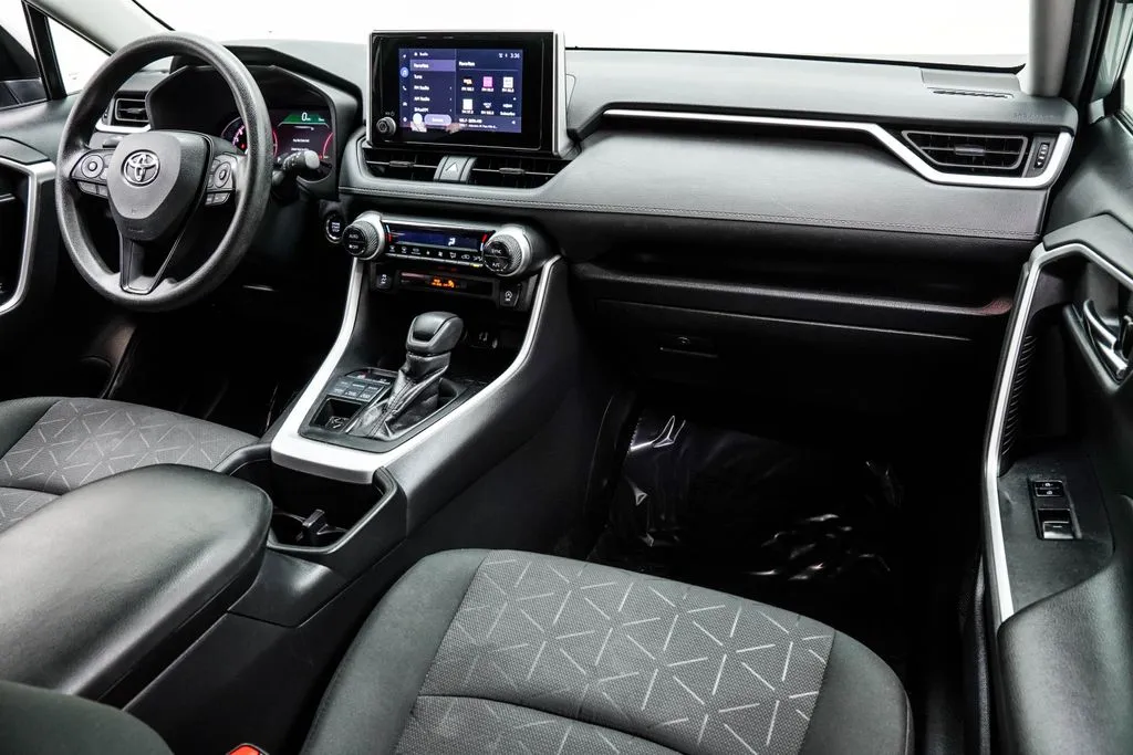 2024 Toyota RAV4 XLE, photo 14