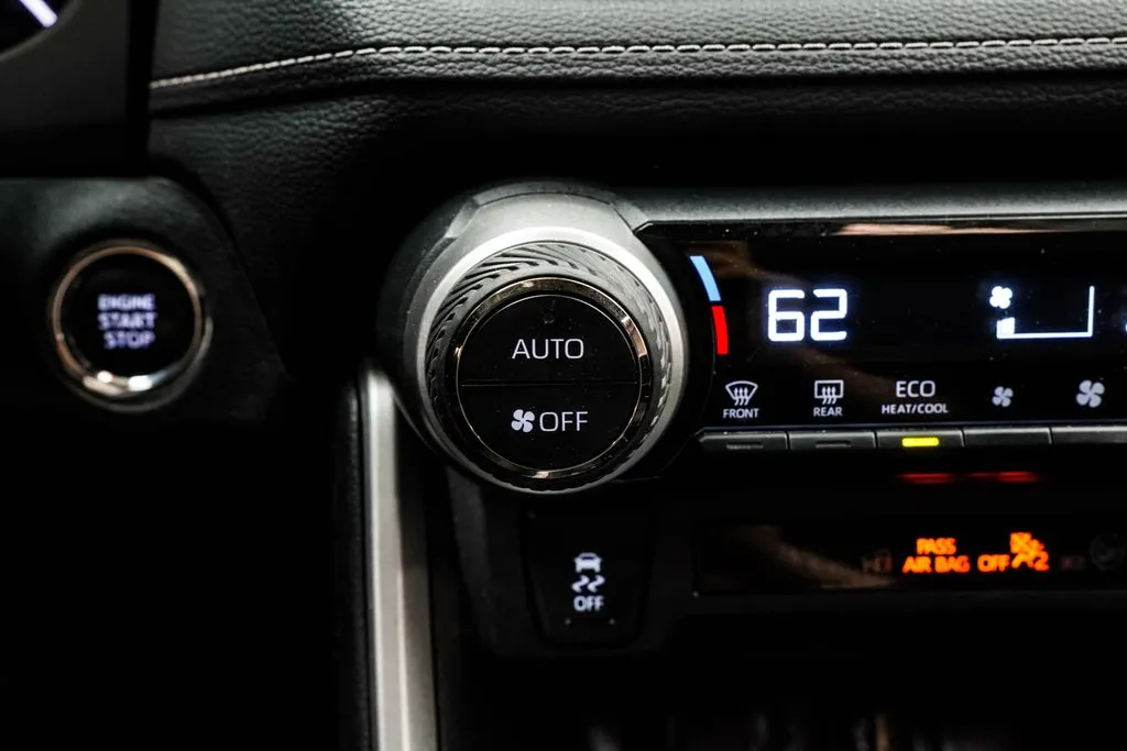 2024 Toyota RAV4 XLE, photo 18