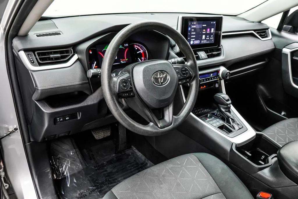 2024 Toyota RAV4 XLE, photo 1