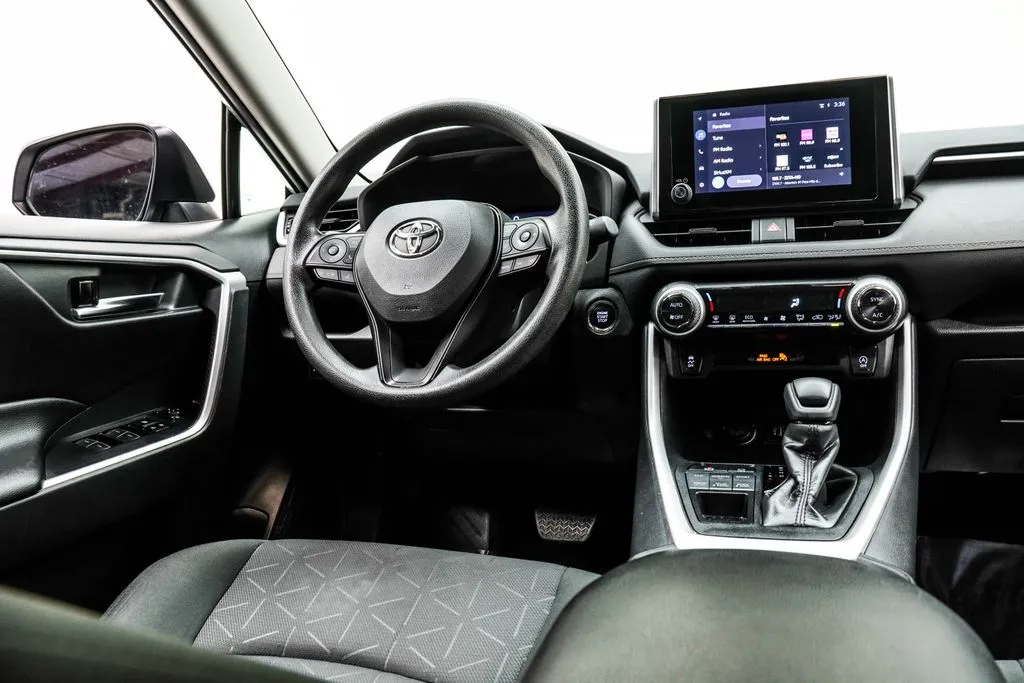 2024 Toyota RAV4 XLE, photo 16