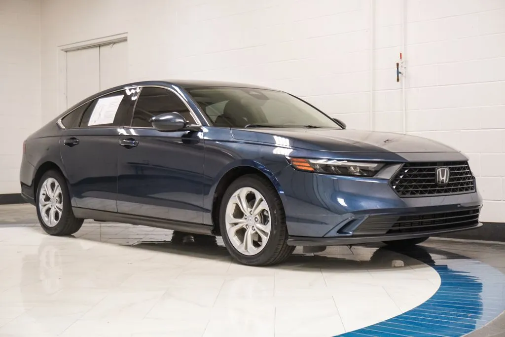2023 Honda Accord EX, photo 2