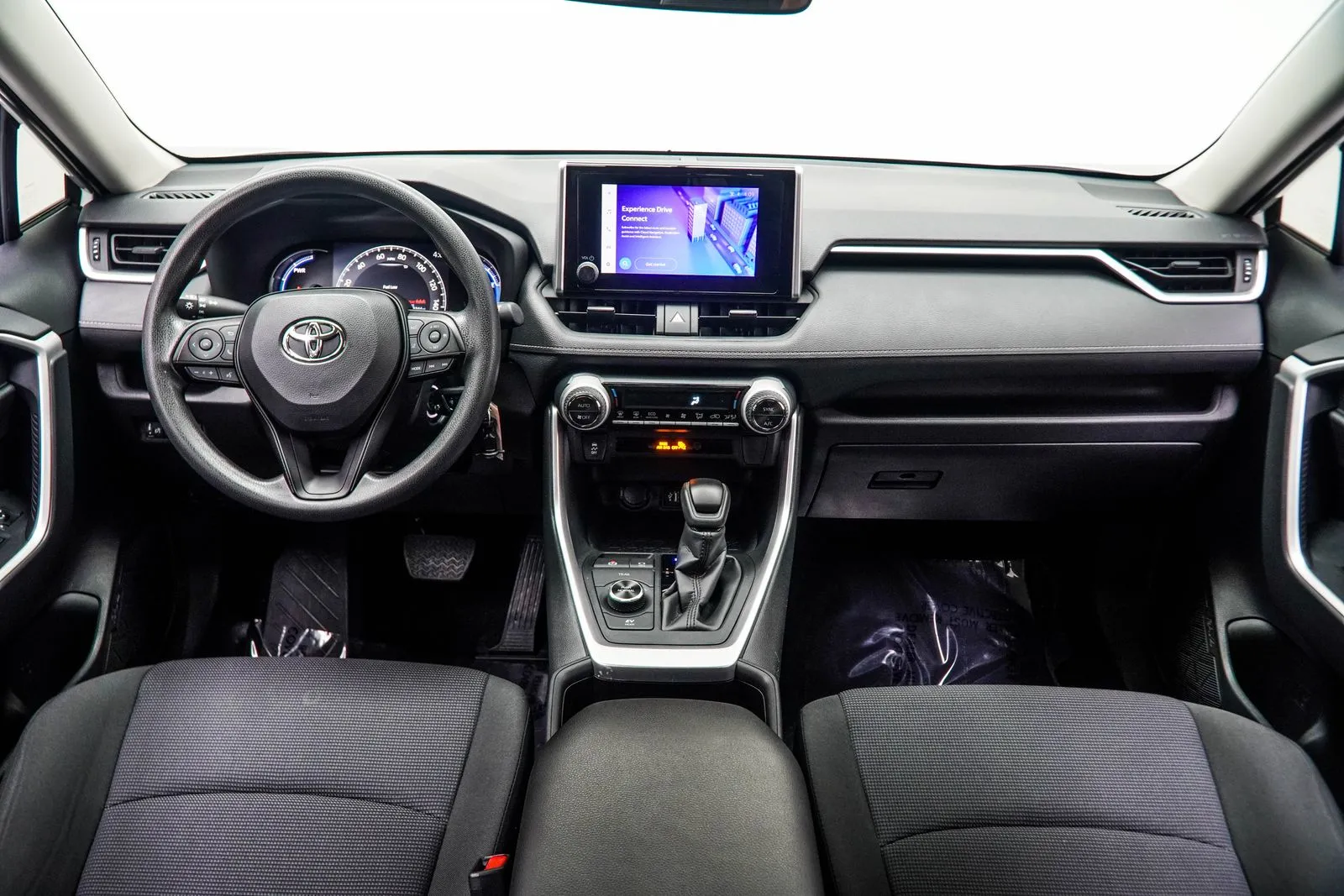2024 Toyota RAV4 Hybrid LE, photo 4