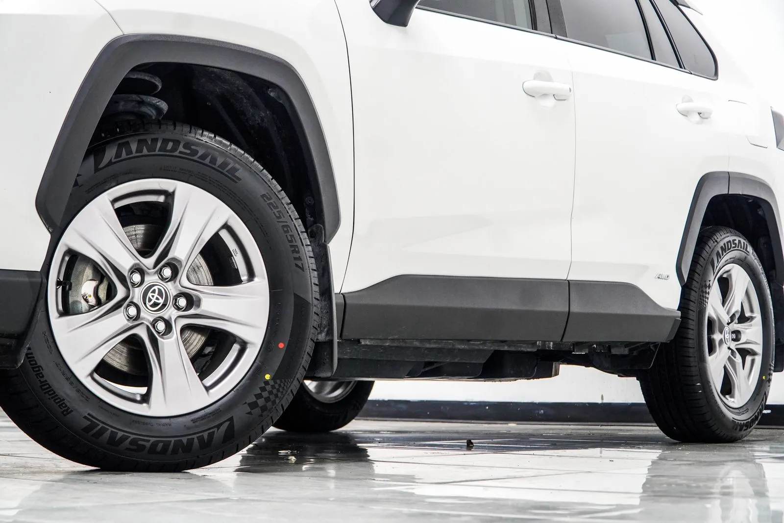 2024 Toyota RAV4 Hybrid LE, photo 2
