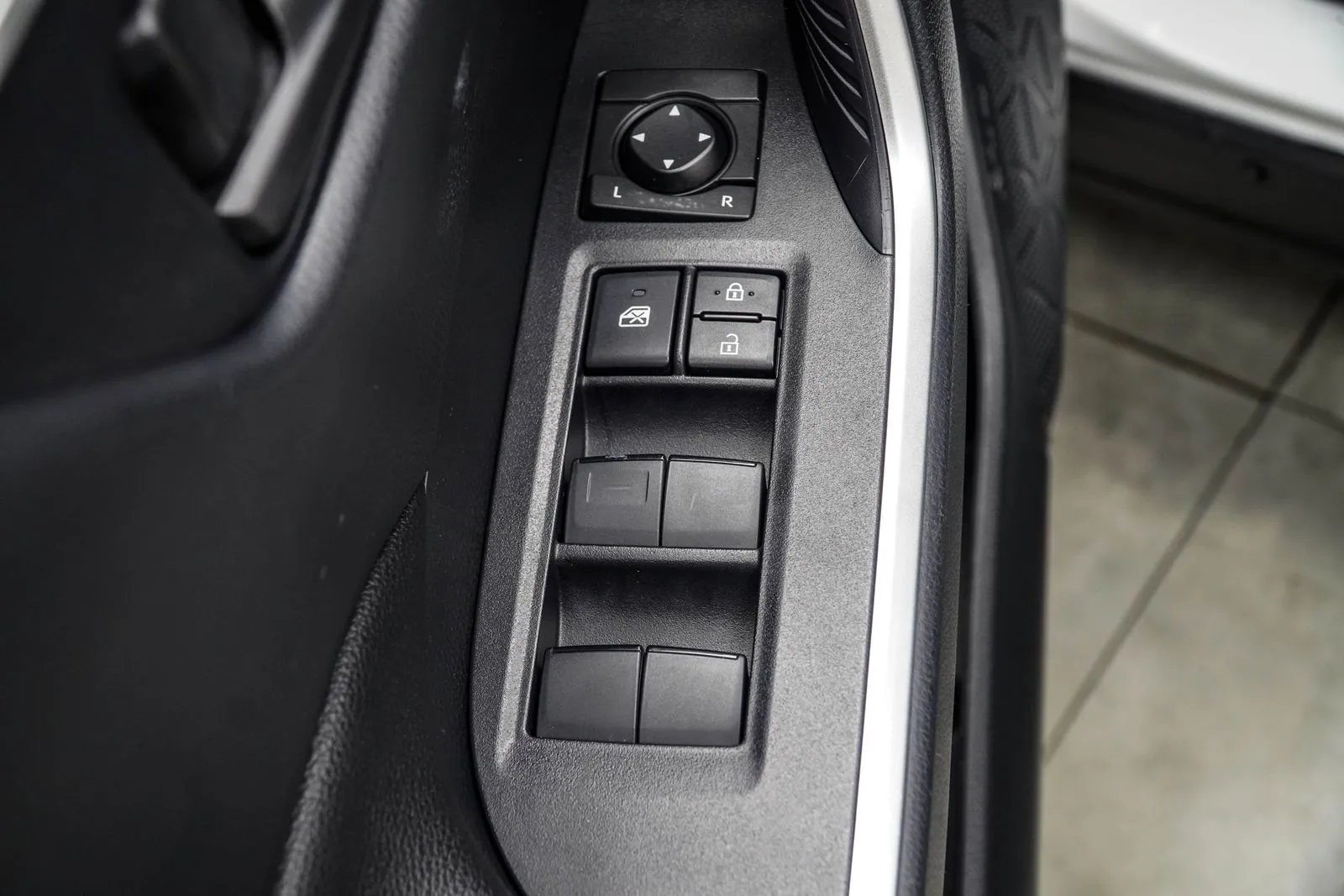 2024 Toyota RAV4 Hybrid LE, photo 32