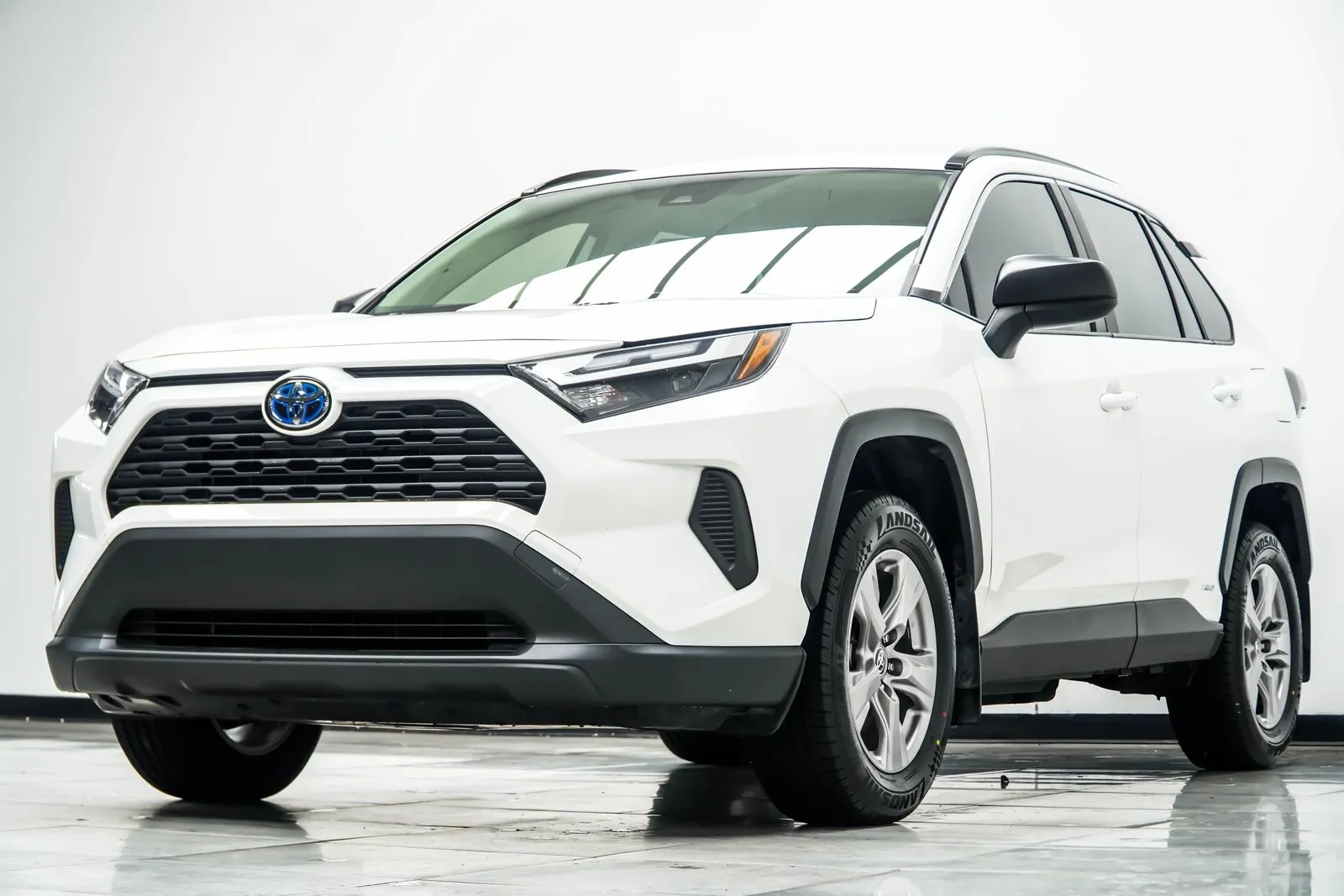 2024 Toyota RAV4 Hybrid LE, photo 8