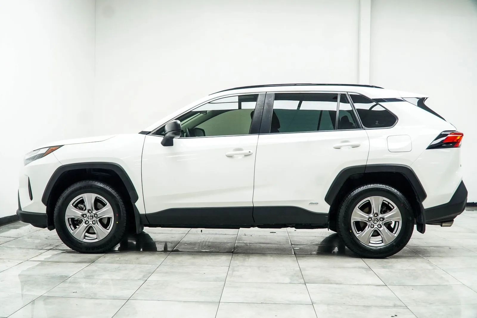 2024 Toyota RAV4 Hybrid LE, photo 9