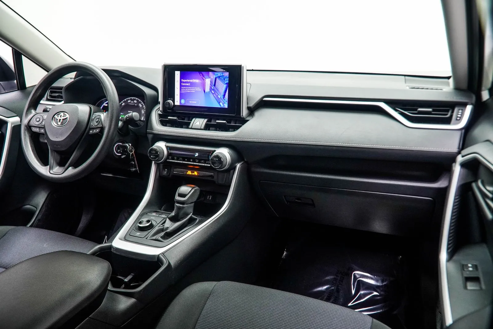 2024 Toyota RAV4 Hybrid LE, photo 18
