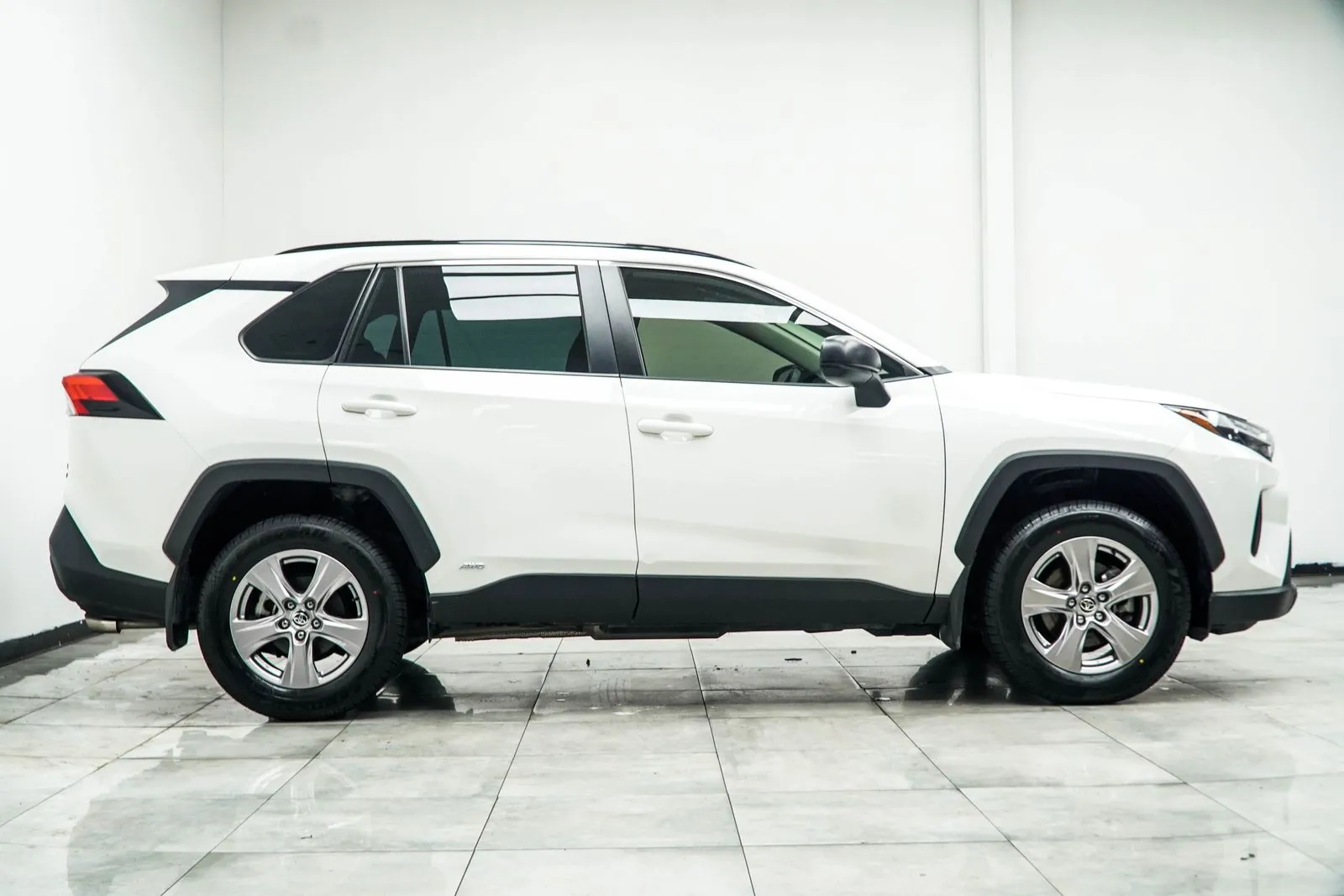 2024 Toyota RAV4 Hybrid LE, photo 6