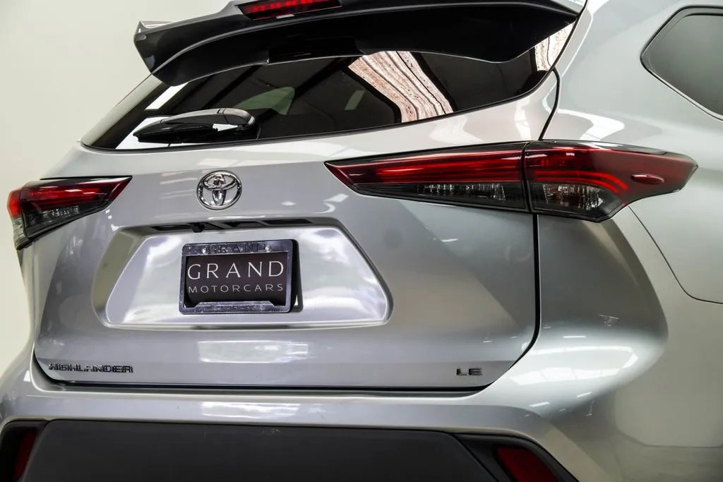 2025 Toyota Highlander LE, photo 13