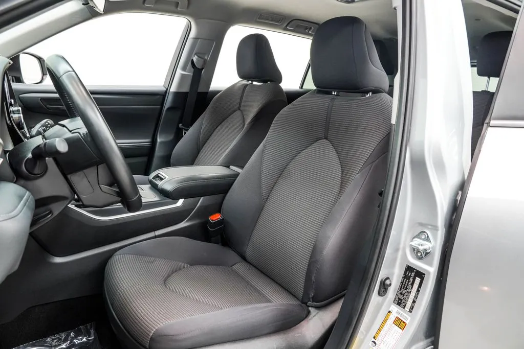 2025 Toyota Highlander LE, photo 15