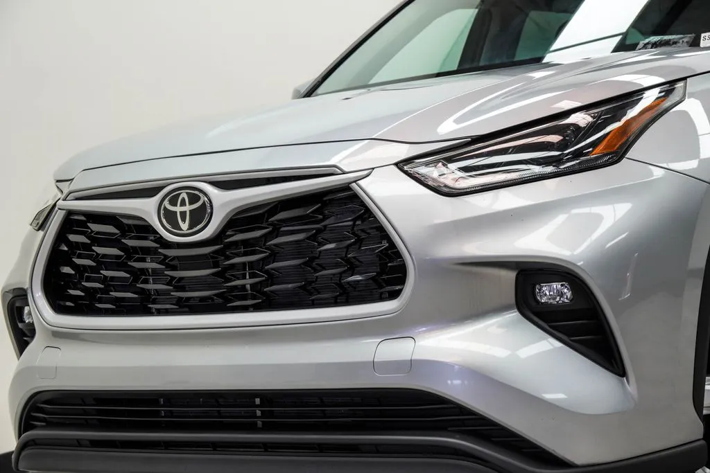 2025 Toyota Highlander LE, photo 2