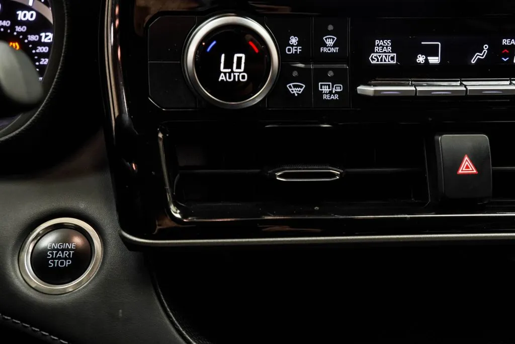 2025 Toyota Highlander LE, photo 26
