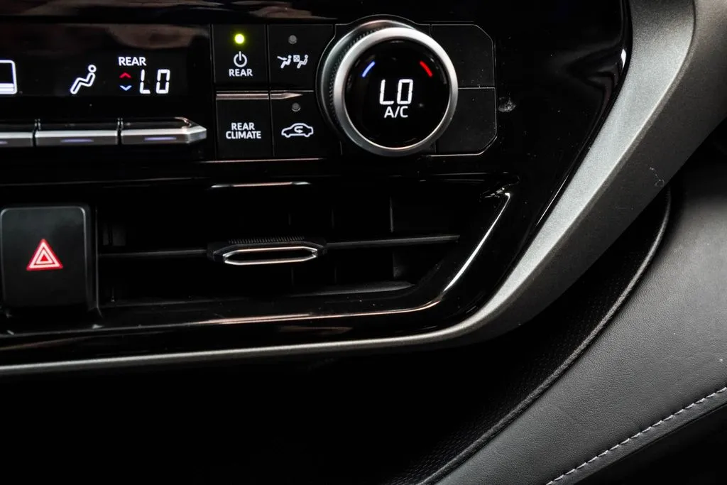 2025 Toyota Highlander LE, photo 27