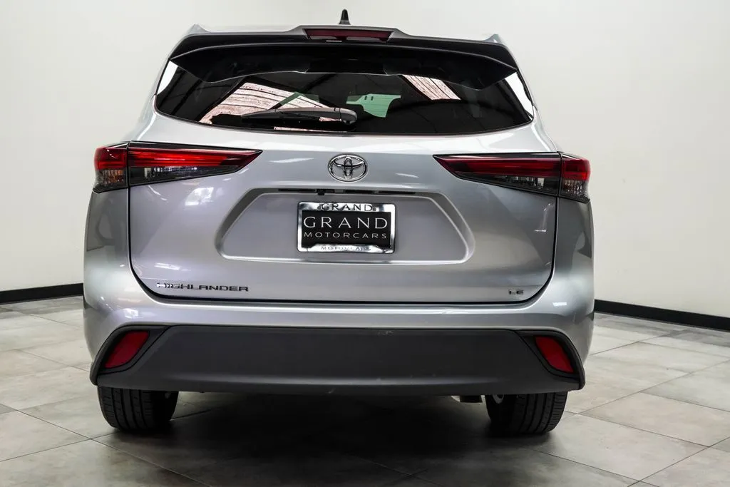 2025 Toyota Highlander LE, photo 10