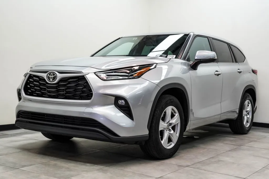 2025 Toyota Highlander LE, photo 8