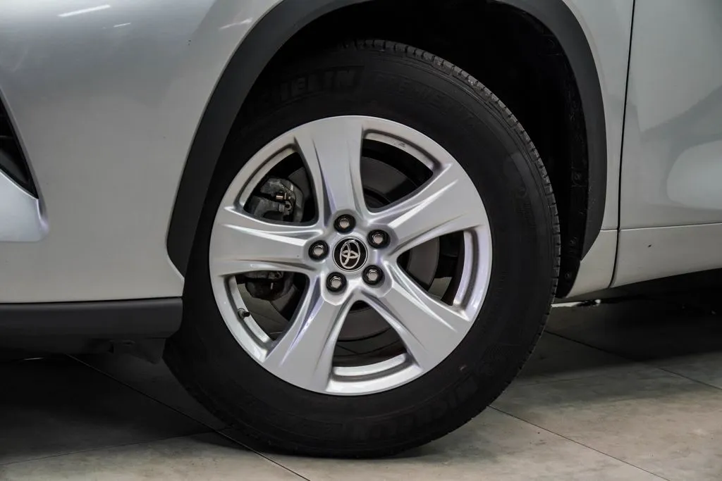 2025 Toyota Highlander LE, photo 4