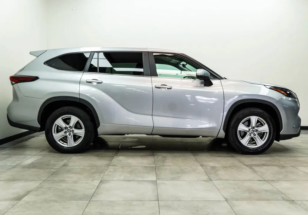 2025 Toyota Highlander LE, photo 6