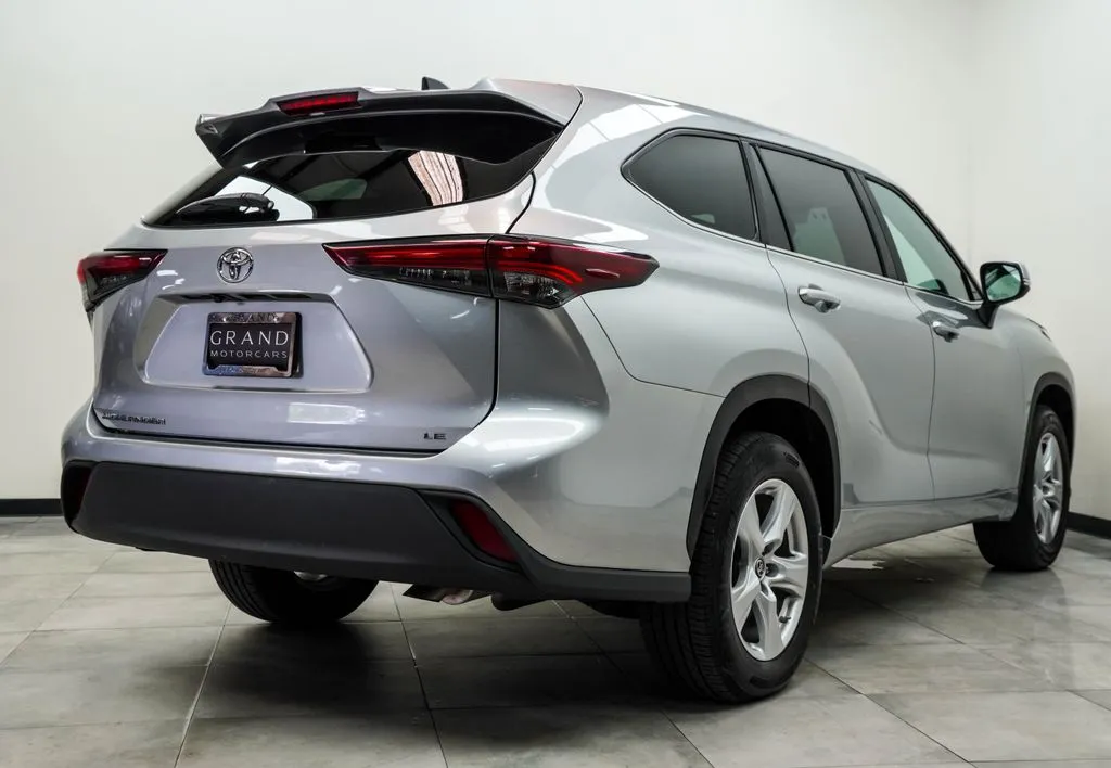 2025 Toyota Highlander LE, photo 12