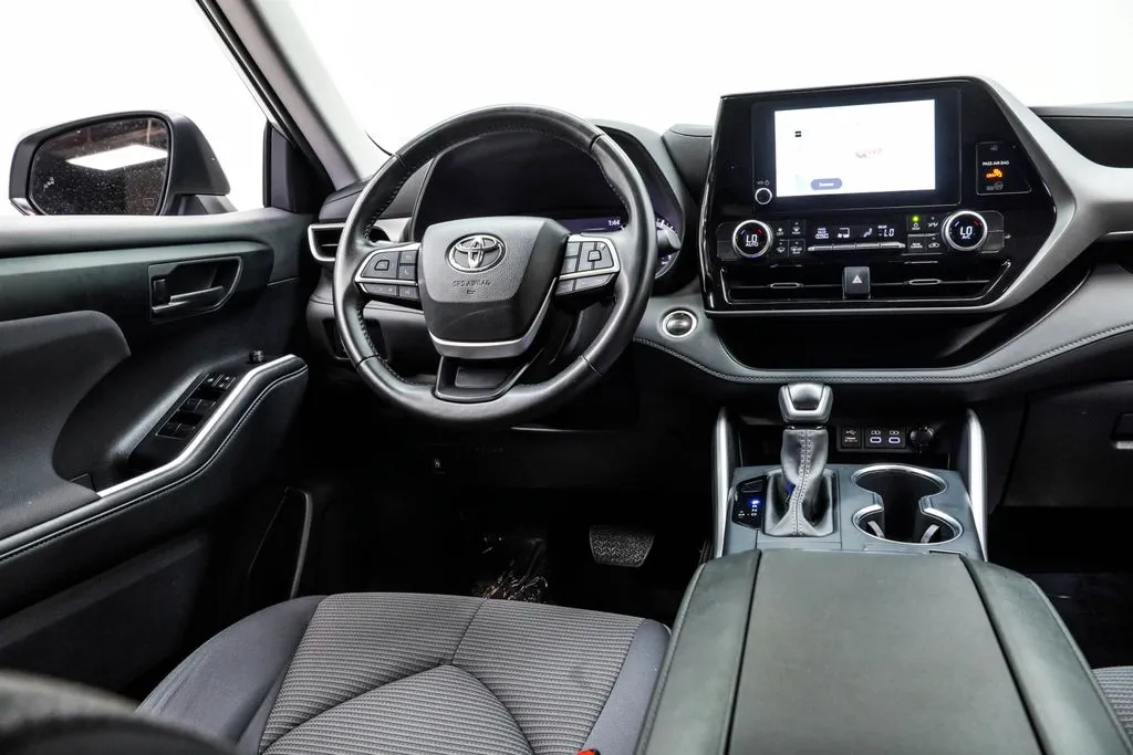 2025 Toyota Highlander LE, photo 23