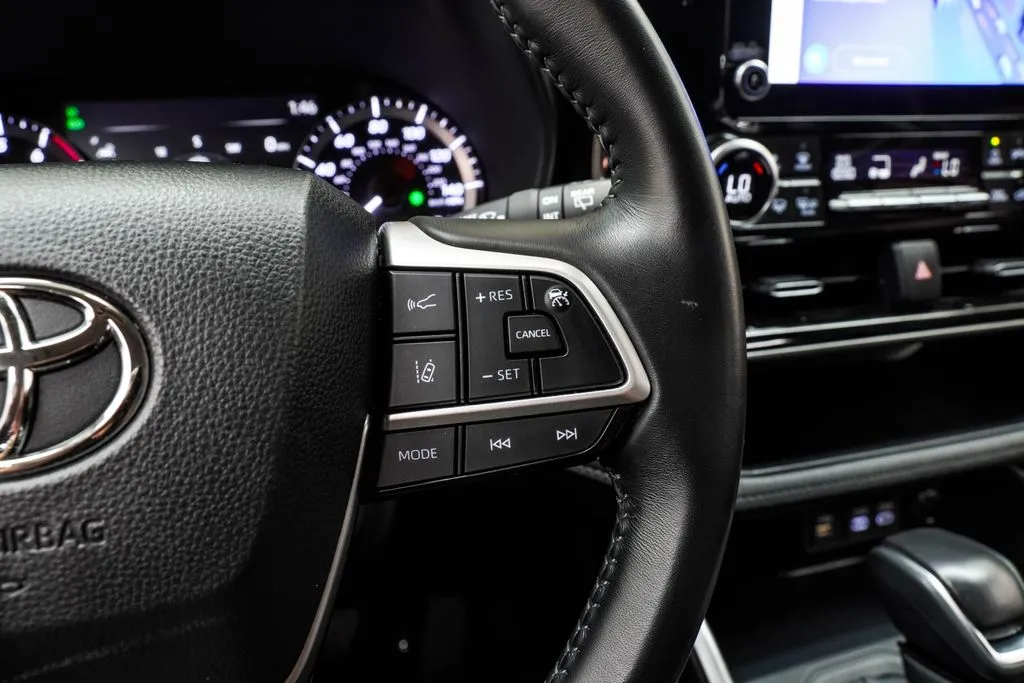 2025 Toyota Highlander LE, photo 31