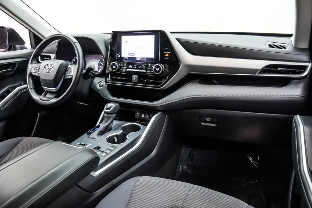 2025 Toyota Highlander LE, photo 21