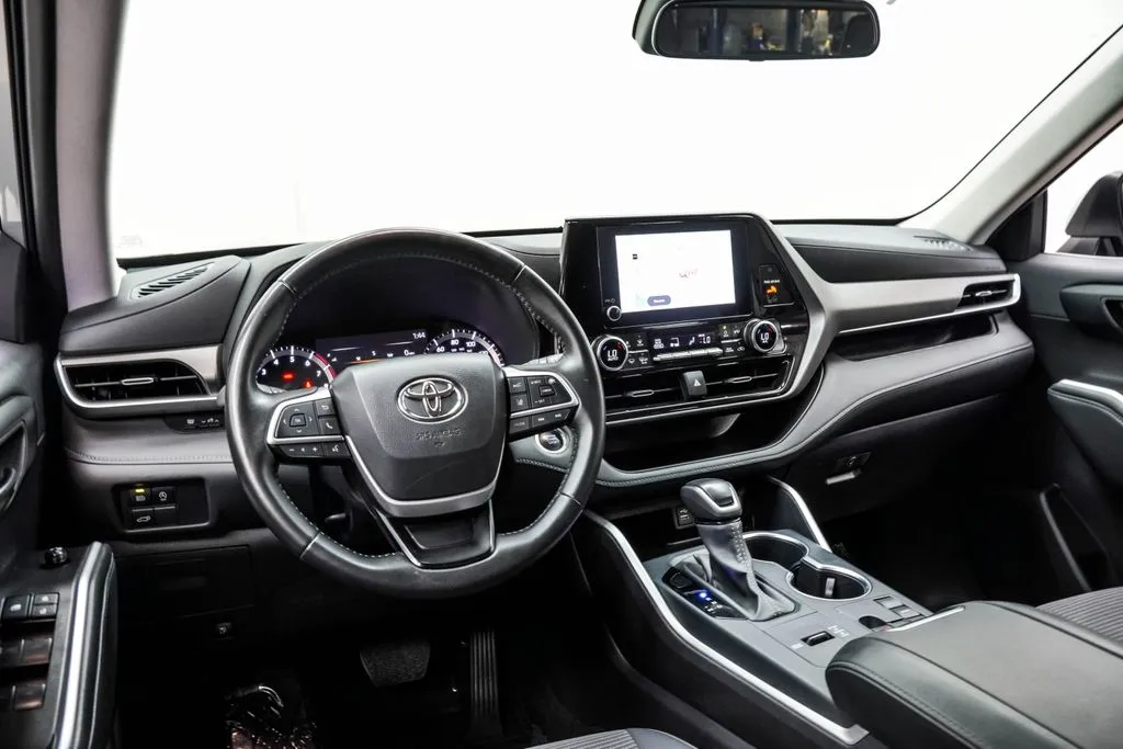 2025 Toyota Highlander LE, photo 3