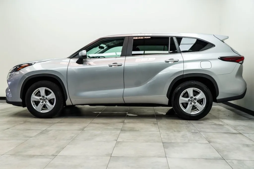 2025 Toyota Highlander LE, photo 9