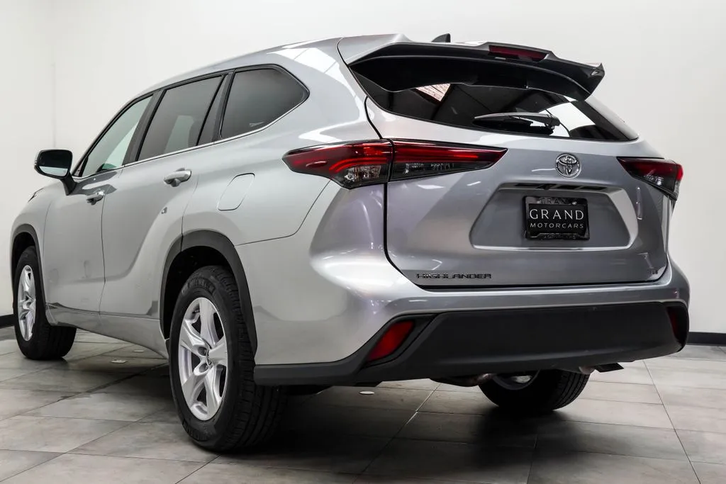 2025 Toyota Highlander LE, photo 11
