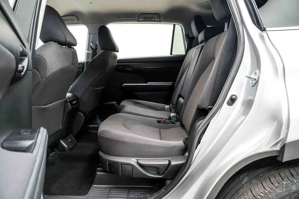 2025 Toyota Highlander LE, photo 18