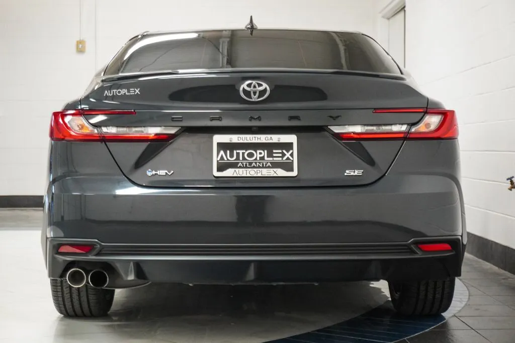 2025 Toyota Camry SE, photo 33