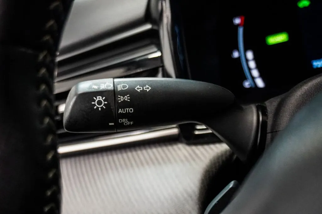 2025 Toyota Camry SE, photo 17
